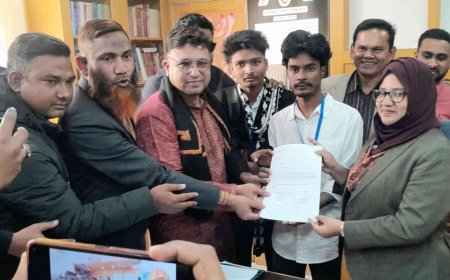 বনপাড়া কলেজ সড়ক অবমুক্তকরণের দাবিতে সমাবেশ ও স্মারকলিপি পেশ