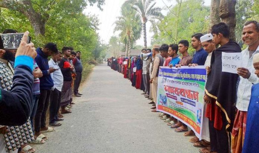 কালিগঞ্জে অবৈধ যানবাহন চলাচল বন্ধের দাবিতে মানববন্ধন