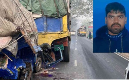 নাটোরে লড়ি-পিকআপ-ট্রাকের সংঘর্ষ, নিহত ১