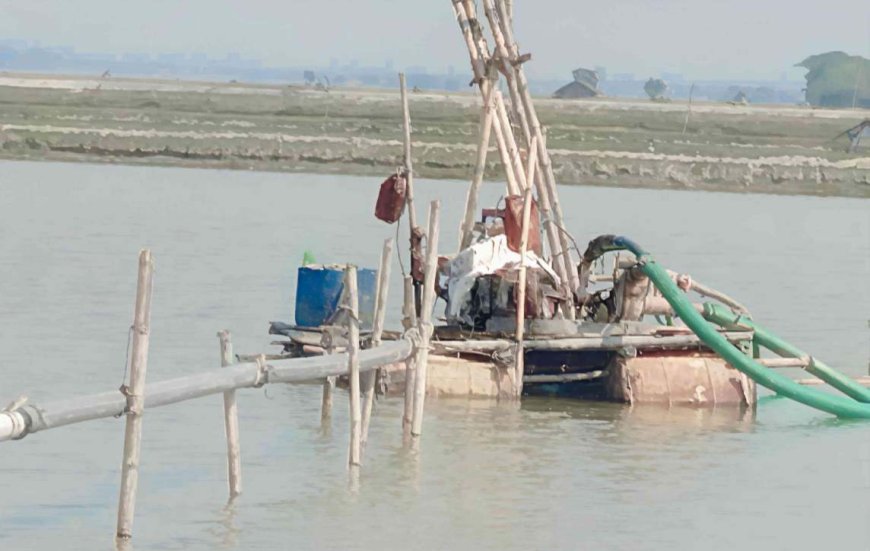 কালিগঞ্জে অবৈধভাবে বালু উত্তোলনের অভিযোগে দুই ড্রেজার ধ্বংস