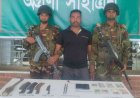 কালিগঞ্জে সেনাবাহিনীর অভিযানে দেশীয় অস্ত্র ও বিদেশি মুদ্রাসহ আটক ১