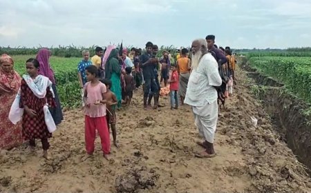 নাটোরে কাঁচারাস্তা নির্মাণে অবৈধ ভেকু; মাটিচাপায় ১ শিশুর মৃত্যু, আশঙ্কজনক ১