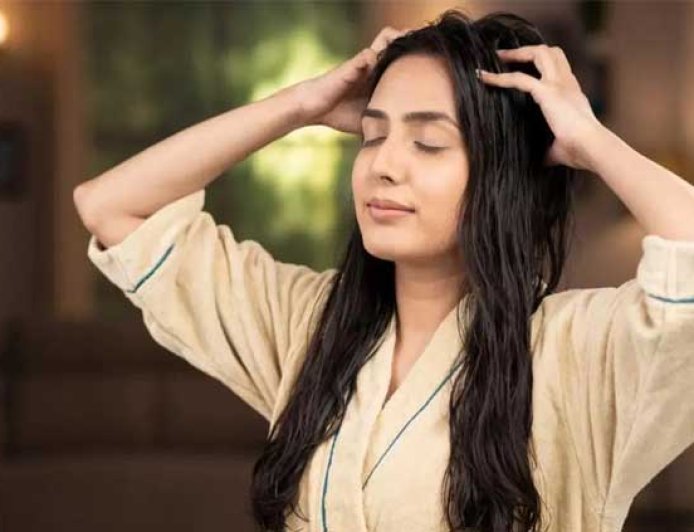চুলে তেল দেওয়ার সেরা সময়