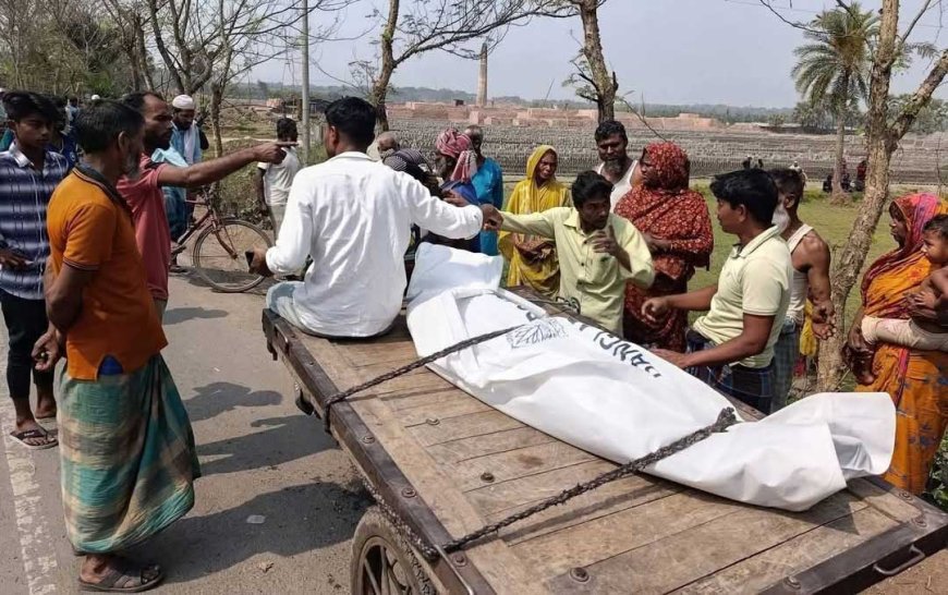 সাতক্ষীরায় গরুবোঝাই ইঞ্জিনভ্যান খাদে পড়ে নিহত ২, আহত ২