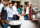 পবিত্র ঈদুল ফিতর উপলক্ষে পাইকগাছায় হতদরিদ্রদের মাঝে ভিজিএফ'র চাল বিতরণ