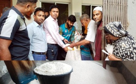 পবিত্র ঈদুল ফিতর উপলক্ষে পাইকগাছায় হতদরিদ্রদের মাঝে ভিজিএফ'র চাল বিতরণ