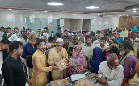 ইকু গ্রুপের ঈদ উপহার: সৈয়দপুরে শাড়ি লুঙ্গি পেল দুই হাজার দুস্থ পরিবার