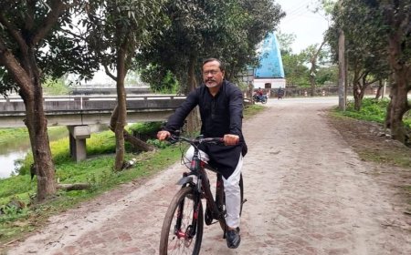 জ্বালানী সাশ্রয়ে সাইকেলে অফিসে গেলেন সাবেক এমপি শিল্পপতি সিদ্দিকুল ইসলাম