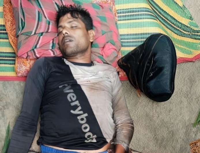 কালিগঞ্জে গাছ থেকে পড়ে যুবকের মৃত্য