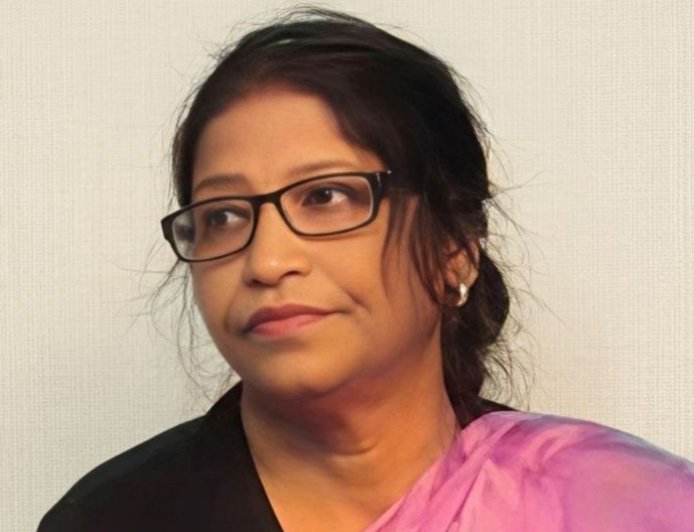 যন্ত্রণা ভুলে জনপ্রিয় কবি হয়ে ওঠা এক চিকিৎসক 'মণিদীপা বিশ্বাস কীর্তনিয়া'