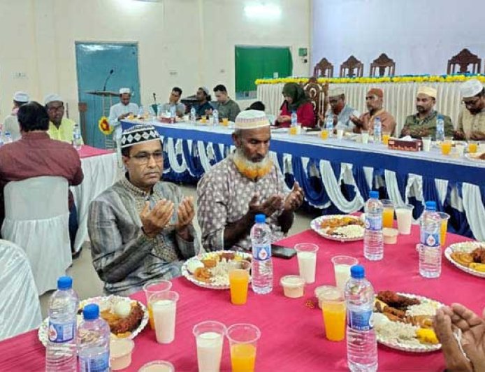 কালিগঞ্জে ইউপি চেয়ারম্যান অ্যাসোসিয়েশনের উদ্যোগে ইফতার মাহফিল