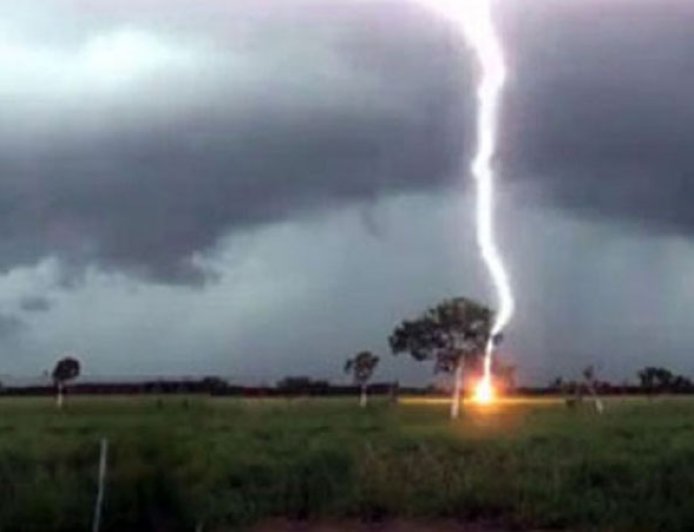 নওগাঁর পত্নীতলায় বজ্রপাতে নিহত ১, আহত ২