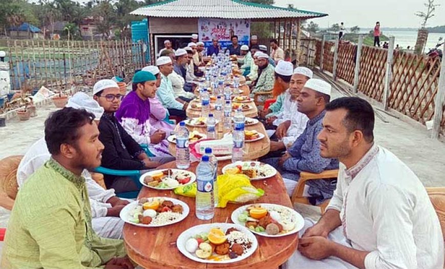  কালিগঞ্জের বসন্তপুরে গোধূলী রেখায় রিপোর্টার্স ক্লাবের ইফতার মাহফিল