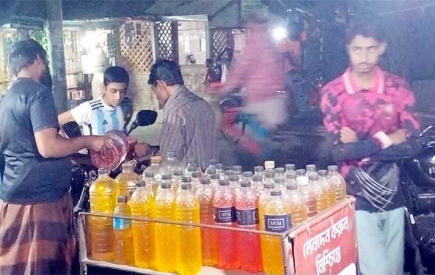 পাইকগাছায় সর্বত্র খুচরা দোকানে পেট্রোল অকটেন মজুত, বাড়তি দামে বিক্রির অভিযোগ