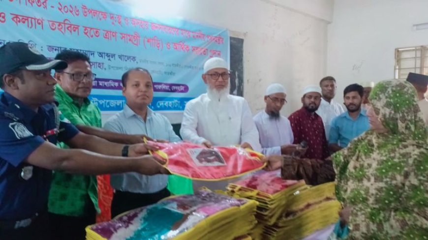 দেবহাটায় অসহায়দের মাঝে শাড়ি ও নগদ অর্থ বিতরণ