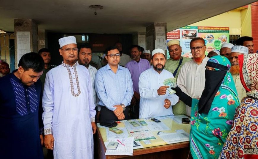 প্রধানমন্ত্রীর ত্রাণ তহবিল থেকে দেওয়া সহায়তার অর্থ পেলেন সৈয়দপুরের ২৫০ পরিবার