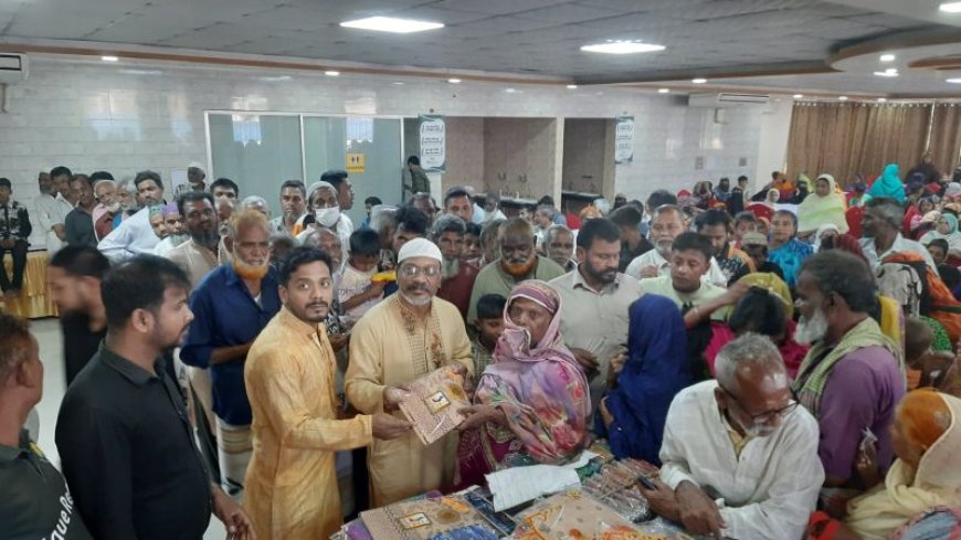 ইকু গ্রুপের ঈদ উপহার: সৈয়দপুরে শাড়ি লুঙ্গি পেল দুই হাজার দুস্থ পরিবার