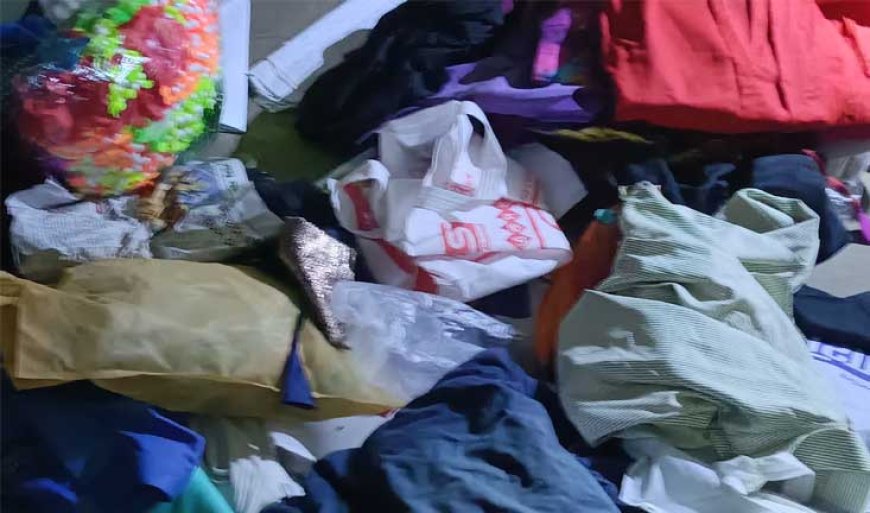 পাইকগাছায় পূজা শেষে বাড়িতে চুরি, সোনা ও নগদ টাকাসহ মূল্যবান মালামাল লুট