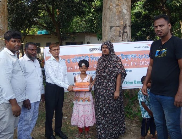 দেবহাটায় নিবন্ধিত ও কমিউনিটি শিশুদের জন্মদিন উদযাপন উপলক্ষে উপহার বিতরণ