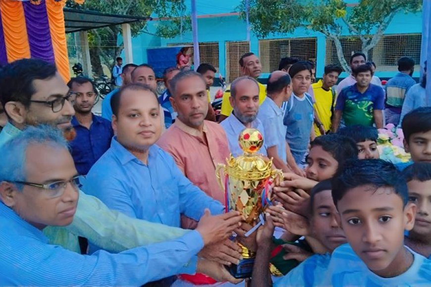কালিগঞ্জে প্রাথমিক বিদ্যালয় গোল্ডকাপ ফুটবলে বালকে গণেশপুর ও বালিকায় এনএনটি চ্যাম্পিয়ন 