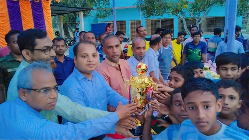 কালিগঞ্জে প্রাথমিক বিদ্যালয় গোল্ডকাপ ফুটবলে বালকে গণেশপুর ও বালিকায় এনএনটি চ্যাম্পিয়ন 