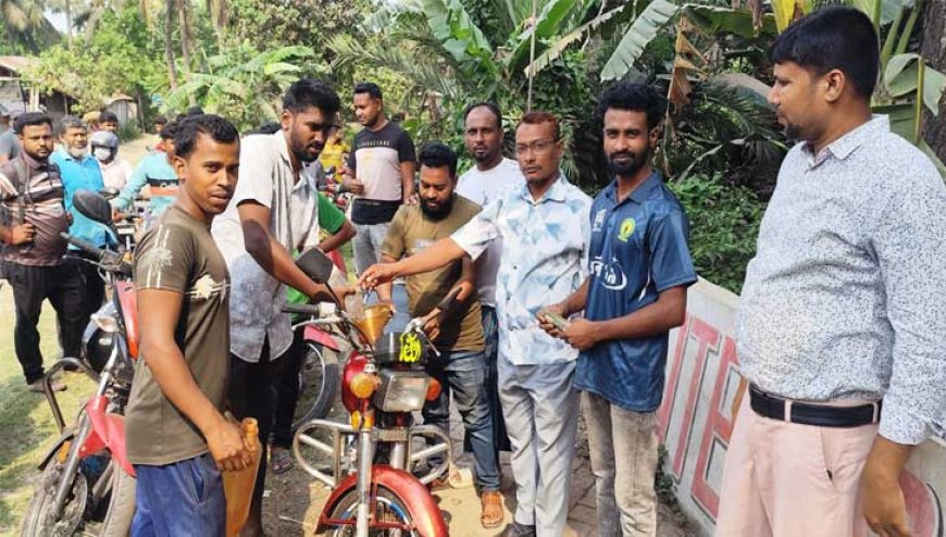 দেবহাটায় শান্তিপূর্ণ পরিবেশে জ্বালানি তেল বিক্রি, বরাদ্দ বাড়ানোর দাবি
