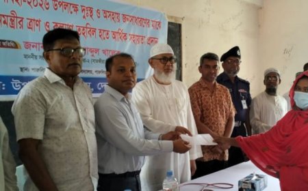 দেবহাটায় ঈদুল আযহা উপলক্ষে দুস্থ পরিবারের মাঝে অনুদান বিতরণ