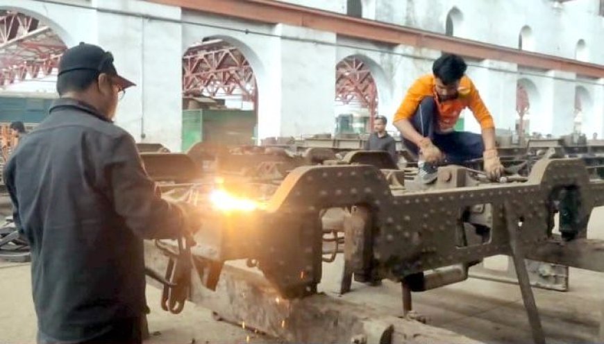 ঈদযাত্রায় সৈয়দপুর রেল কারখানায় প্রস্তুত হচ্ছে ১২৭ কোচ