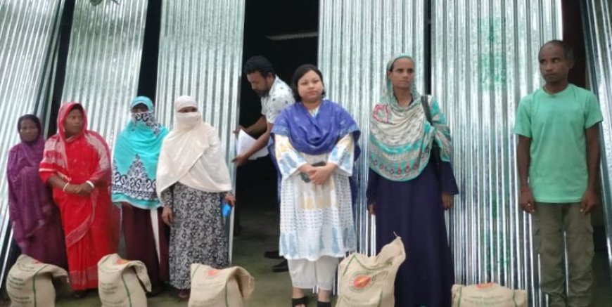 সৈয়দপুরে ঝড়ে ক্ষতিগ্রস্ত ২০ পরিবার ও ৪ প্রতিষ্ঠানে ঢেউটিন, অর্থ ও খাদ্য বিতরণ