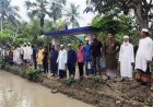 সাতক্ষীরার সখিপুরে খুঁড়ে রাখা রাস্তায় পানি জমে চরম ভোগান্তি
