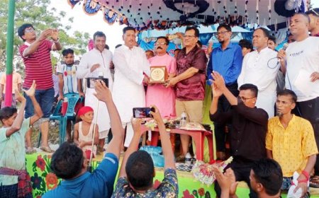 কালিগঞ্জে লাখো দর্শকের উপস্থিতিতে ঘোড়দৌড় প্রতিযোগিতা