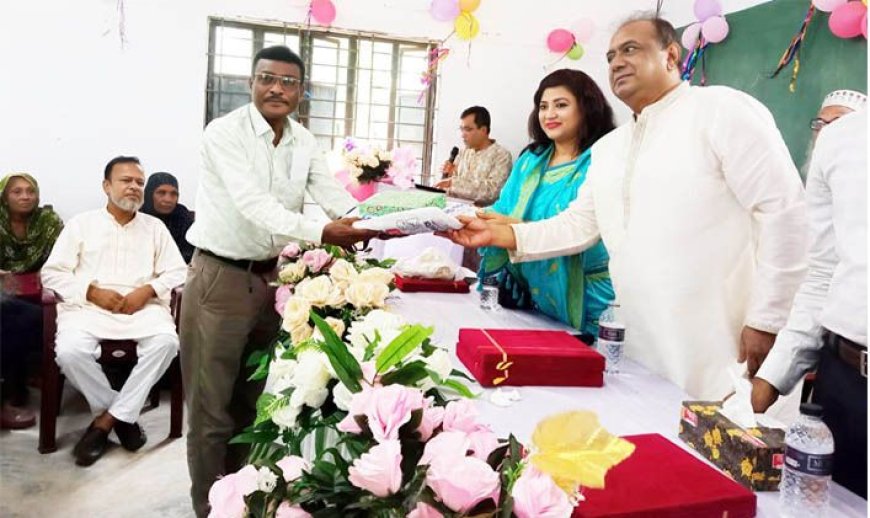 কালিগঞ্জ রোকেয়া মনসুর মহিলা কলেজে অবসরপ্রাপ্ত শিক্ষক-কর্মচারী ও এইচএসসি পরীক্ষার্থীদের বিদায় সংবর্ধনা