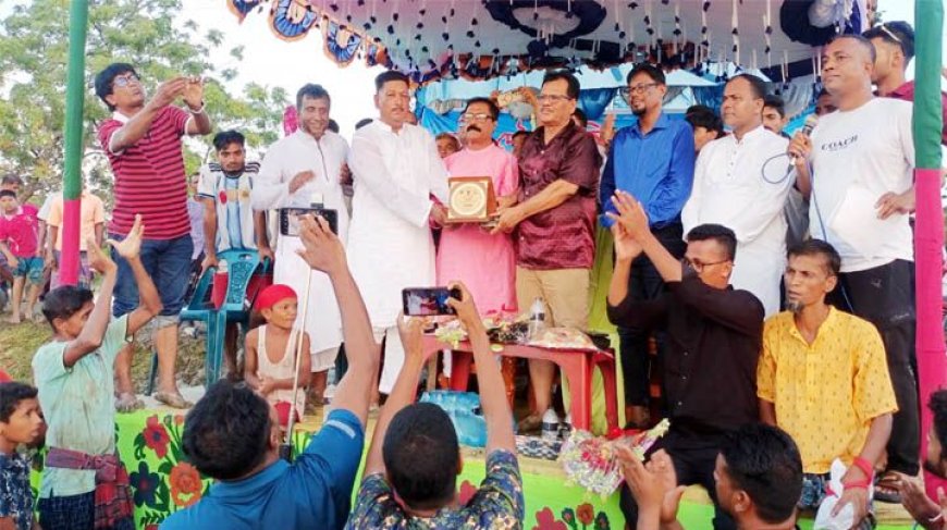 কালিগঞ্জে লাখো দর্শকের উপস্থিতিতে ঘোড়দৌড় প্রতিযোগিতা