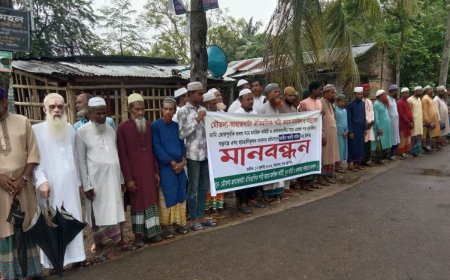 জাহাজঘাটা ঐতিহাসিক শাহী মসজিদের জমি রক্ষার দাবিতে মানববন্ধন 