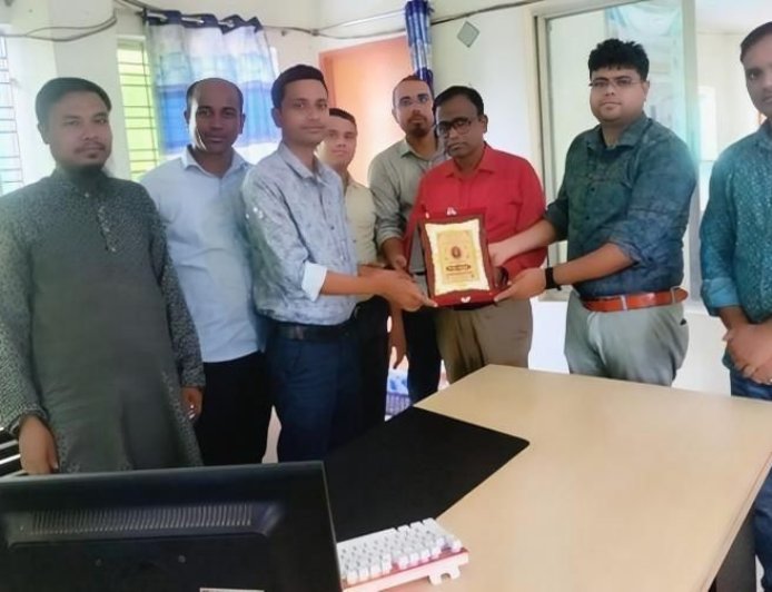কালিগঞ্জের কৃষ্ণনগরে কৃষি ব্যাংকের উর্ধতন কর্মকর্তা রনজিৎ সরকারের বিদায় সংবর্ধনা 