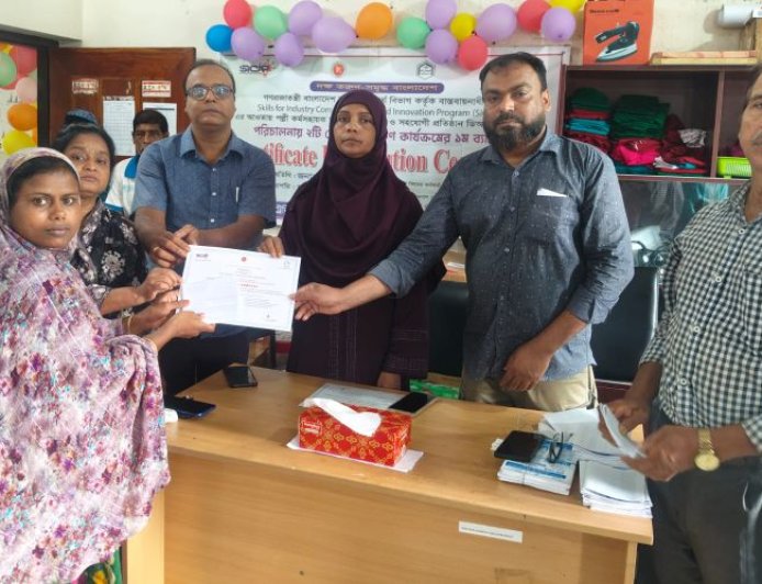 দেবহাটায় বিশেষ চাহিদাসম্পন্ন ৫০ প্রশিক্ষণার্থীর মাঝে সনদ বিতরণ