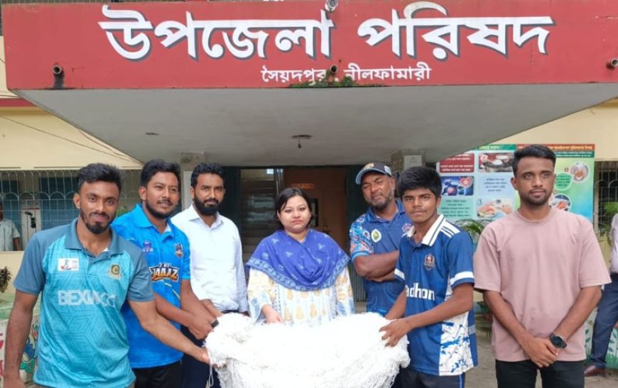 ঝড়ে ক্ষতিগ্রস্ত সৈয়দপুর ক্রিকেট একাডেমিকে অনুশীলনে নেট দিল উপজেলা পরিষদ 