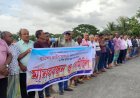 দেবহাটার সুবর্ণাবাদ শ্মশানের জমি দখলের প্রতিবাদে গ্রামবাসীর মানববন্ধন  