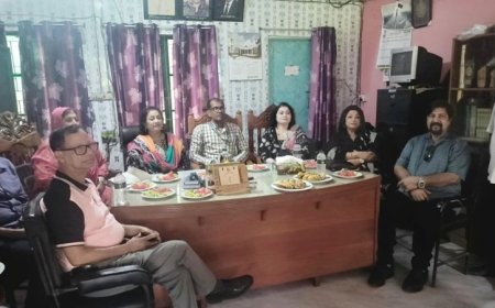 কালিগঞ্জ রোকেয়া মনসুর মহিলা কলেজে দরিদ্র ও মেধাবী শিক্ষার্থীদের পাশে প্রতিষ্ঠাতার পরিবার