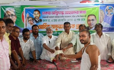 ঢাকায় অগ্নিদগ্ধে আহত শ্রমিকদের মাঝে সমাজকল্যাণ মন্ত্রী প্রদত্ত চেক বিতরণ