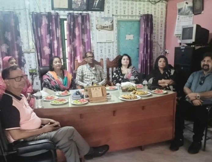 কালিগঞ্জ রোকেয়া মনসুর মহিলা কলেজে দরিদ্র ও মেধাবী শিক্ষার্থীদের পাশে প্রতিষ্ঠাতার পরিবার