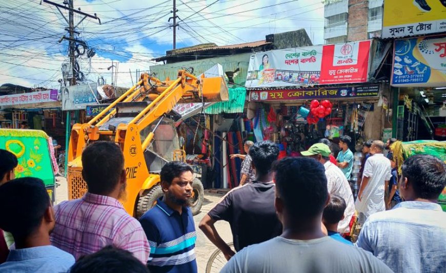 সৈয়দপুরে যানজট নিরসন ও ফুটপাত দখলমুক্ত করতে উচ্ছেদ অভিযান