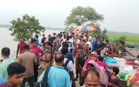 ইছামতীতে নিজ নিজ সীমানায় প্রতিমা বিসর্জন, হলো না দুই বাংলার মিলনমেলা