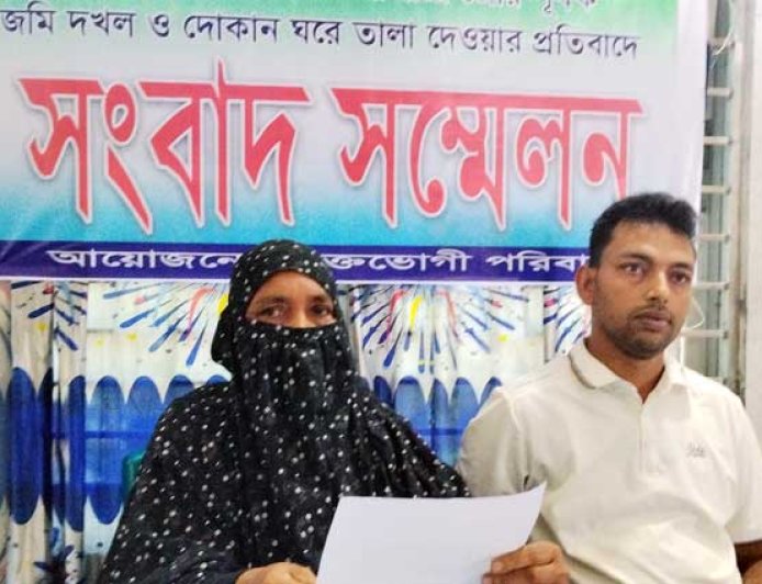 বড়াইগ্রামে বিধবা নারীর ৪ দোকানঘর সহ জমি জবরদখলের অভিযোগ