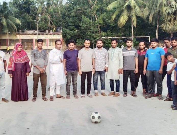 দেবহাটায় ৪ দলীয় ফুটবল টুর্ণামেন্টের ফাইনাল খেলা অনুষ্ঠিত