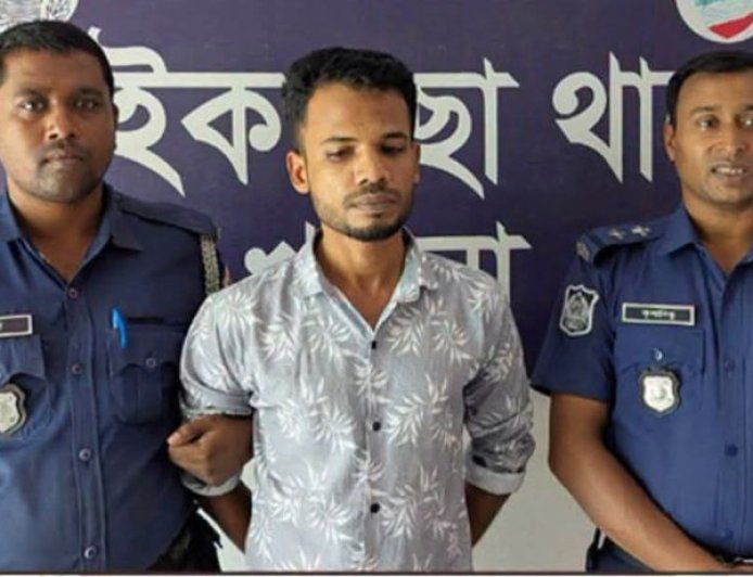 পাইকগাছায় আইনজীবী ও স্বাস্থ্য কর্মকর্তার কাছে চাঁদা দাবি, গ্রেনেড বাবুসহ গ্রেফতার ৩